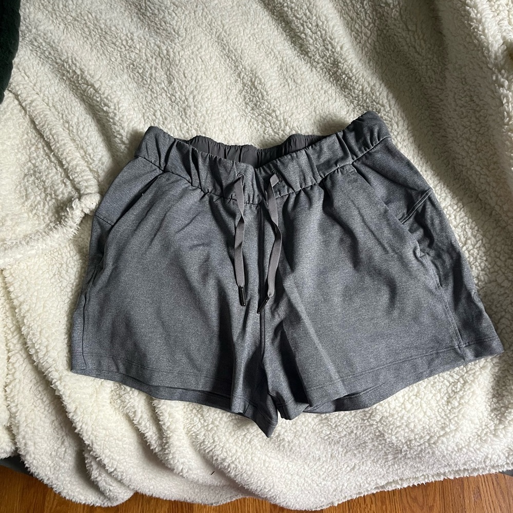 lululemon grey shorts size 4
